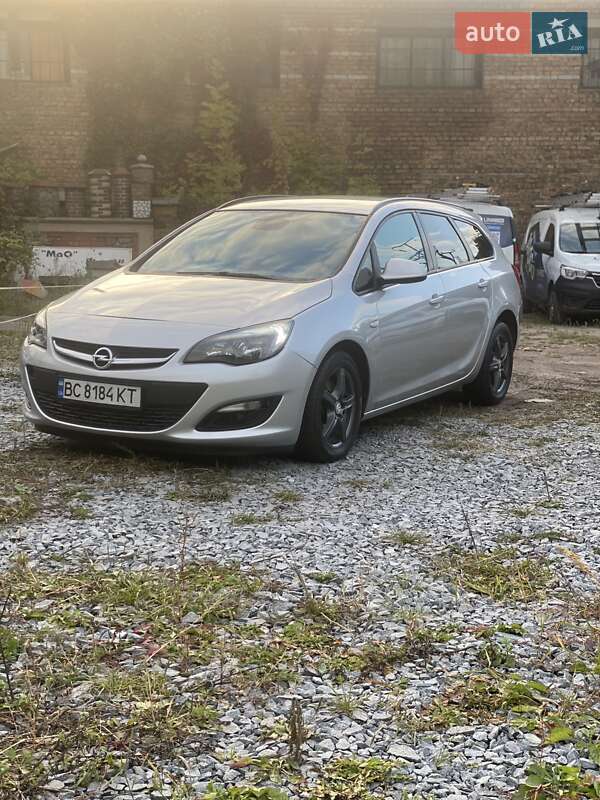 Универсал Opel Astra 2013 в Львове