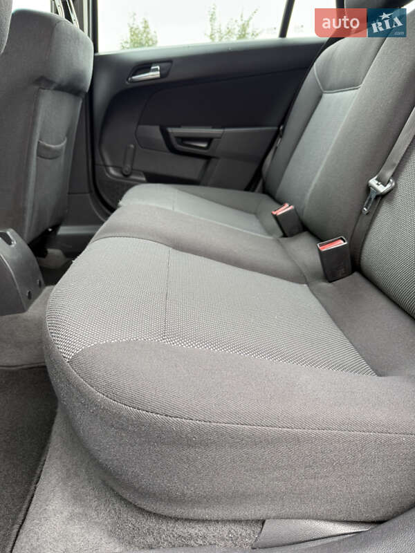 Універсал Opel Astra 2009 в Луцьку