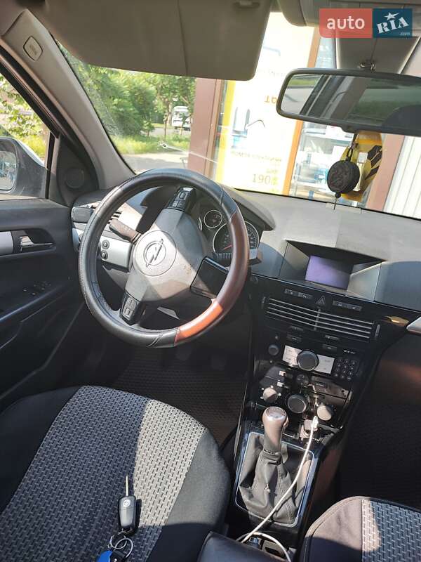 Универсал Opel Astra 2010 в Черкассах