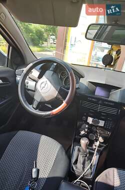Универсал Opel Astra 2010 в 