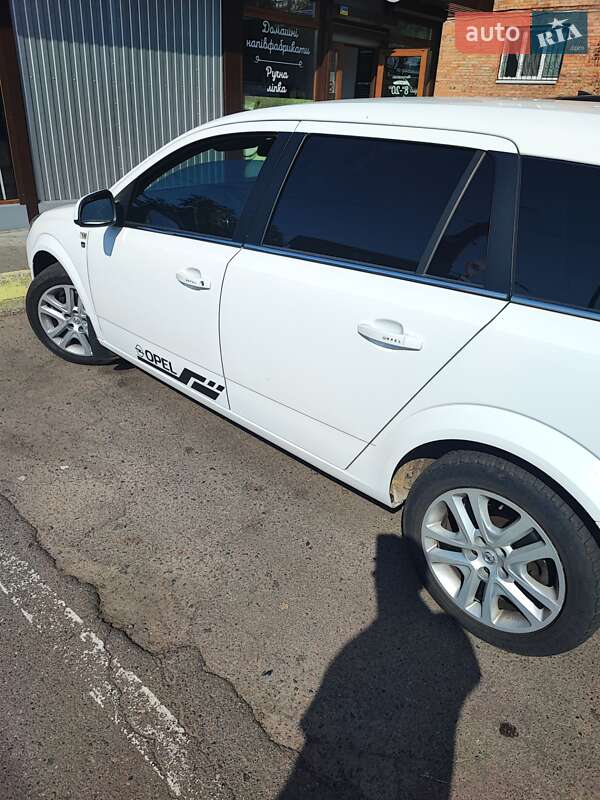 Универсал Opel Astra 2010 в Черкассах
