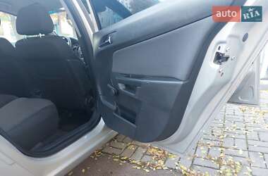 Универсал Opel Astra 2005 в  фото 12 Универсал Opel Astra 2005 в