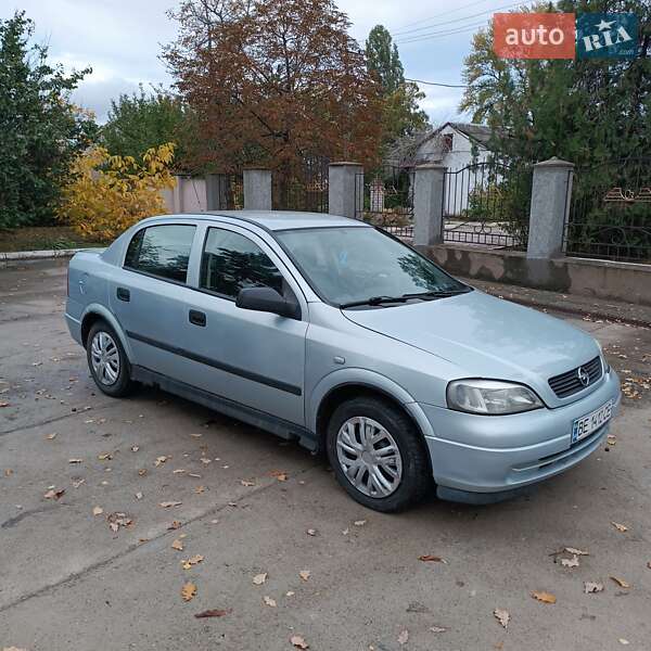 Седан Opel Astra 2004 в Вознесенске