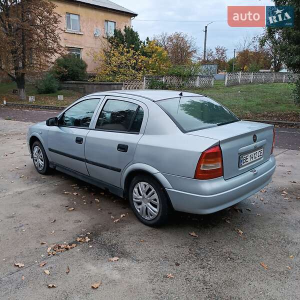 Седан Opel Astra 2004 в Вознесенске
