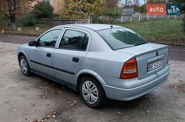 Седан Opel Astra 2004 в 