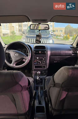 Седан Opel Astra 2006 в 