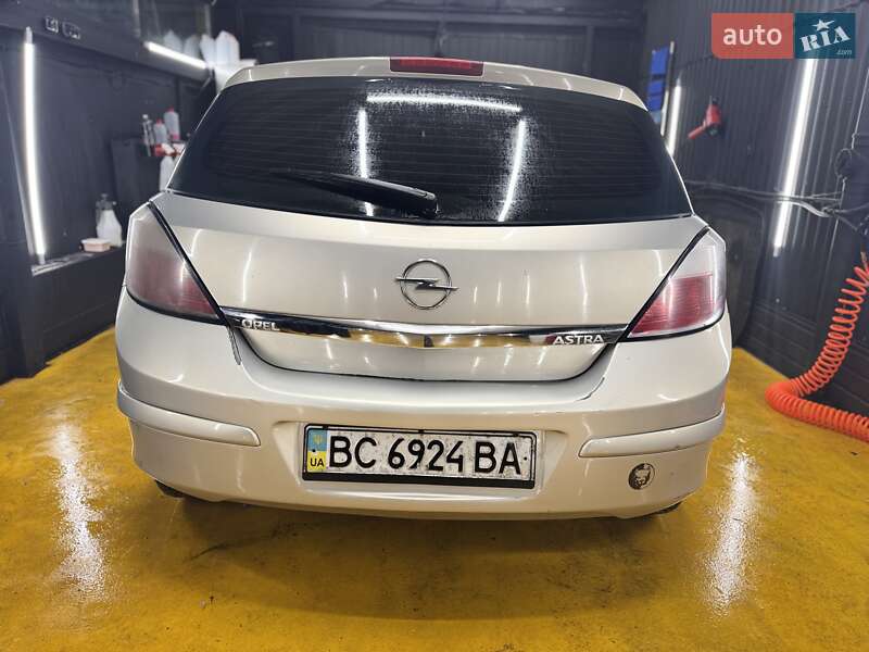Хэтчбек Opel Astra 2007 в Львове