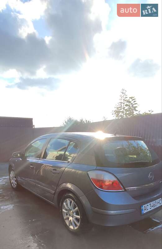 Хэтчбек Opel Astra 2004 в Владимире