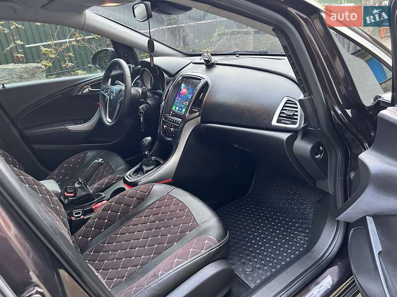 Универсал Opel Astra 2013 в Хмельницком