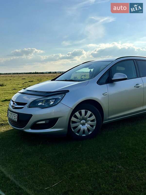 Универсал Opel Astra 2014 в Старой Выжевке