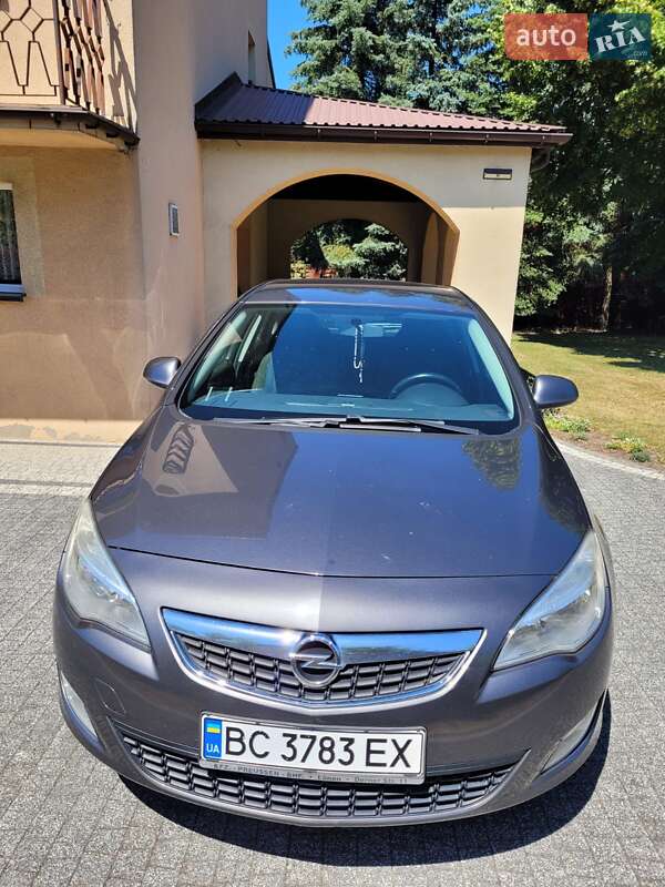Opel Astra 2011