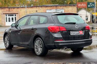 Универсал Opel Astra 2013 в 