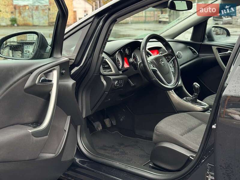 Универсал Opel Astra 2013 в Киеве фото 16 Универсал Opel Astra 2013 в Киеве