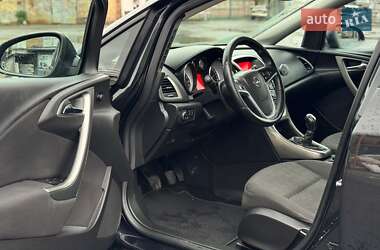 Универсал Opel Astra 2013 в 