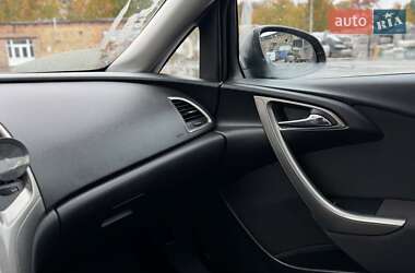 Универсал Opel Astra 2013 в 