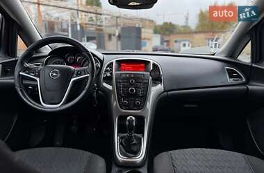 Универсал Opel Astra 2013 в 