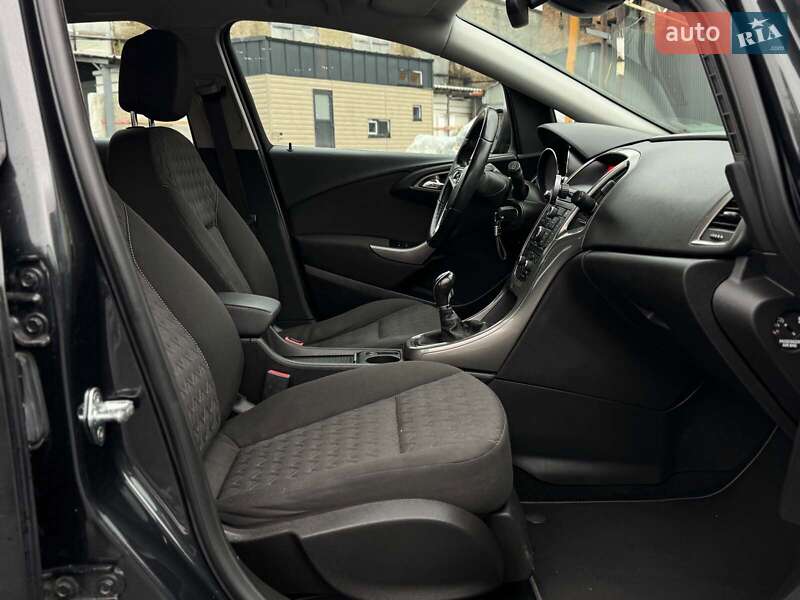 Универсал Opel Astra 2013 в Киеве фото 42 Универсал Opel Astra 2013 в Киеве