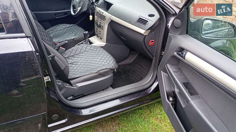 Универсал Opel Astra 2008 в Хырове