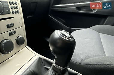 Хетчбек Opel Astra 2008 в 