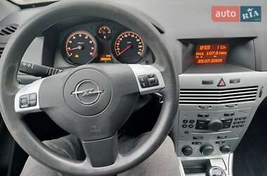 Универсал Opel Astra 2009 в Остроге