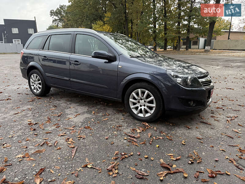 Универсал Opel Astra 2009 в Полтаве