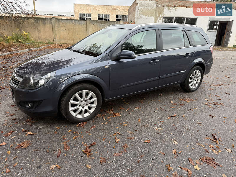 Универсал Opel Astra 2009 в Полтаве