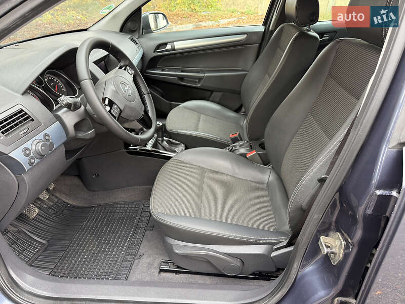Универсал Opel Astra 2009 в Полтаве