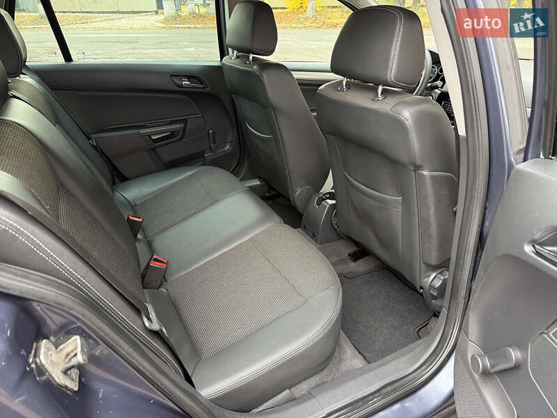 Универсал Opel Astra 2009 в Полтаве