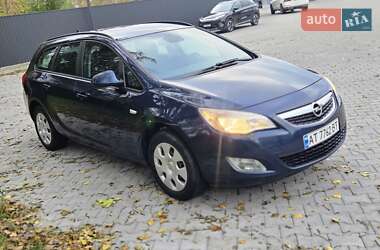 Універсал Opel Astra 2011 в Чернівцях