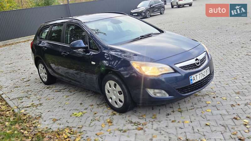 Универсал Opel Astra 2011 в 