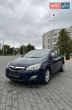 Универсал Opel Astra 2011 в 