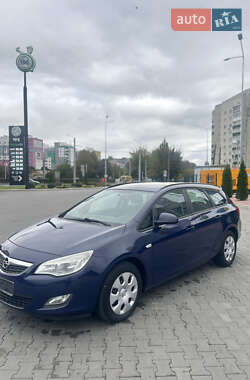 Универсал Opel Astra 2011 в 