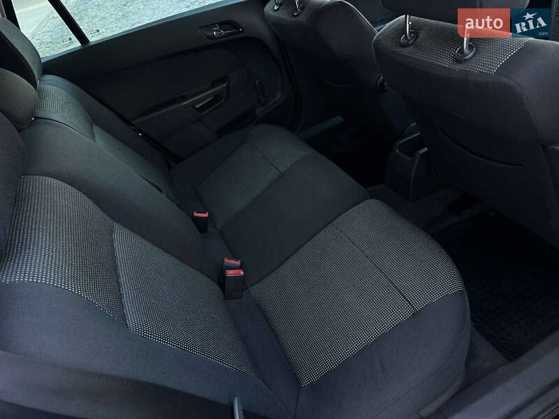Универсал Opel Astra 2006 в Луцке