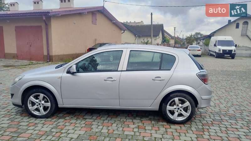 Хэтчбек Opel Astra 2010 в Ивано-Франковске