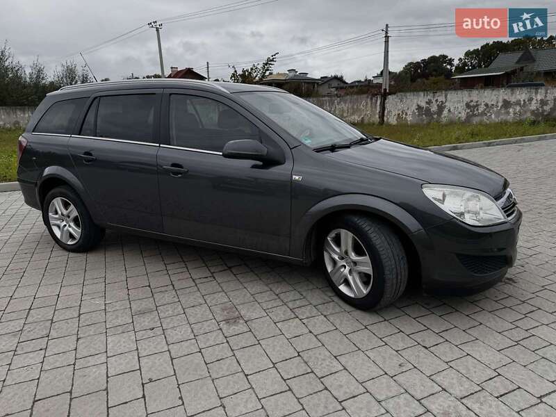 Универсал Opel Astra 2009 в Львове