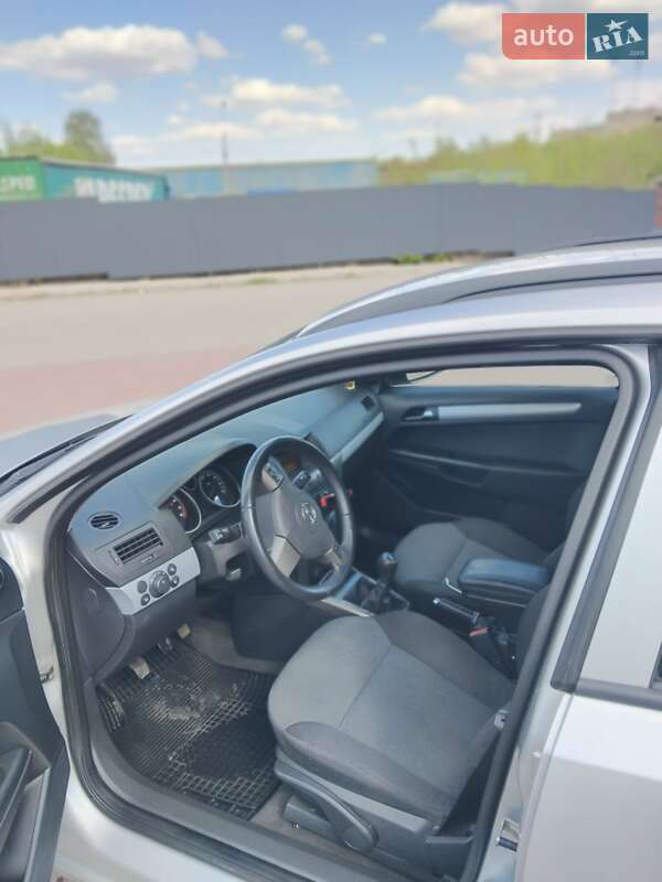 Универсал Opel Astra 2006 в Ровно