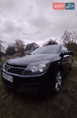 Хэтчбек Opel Astra 2004 в 