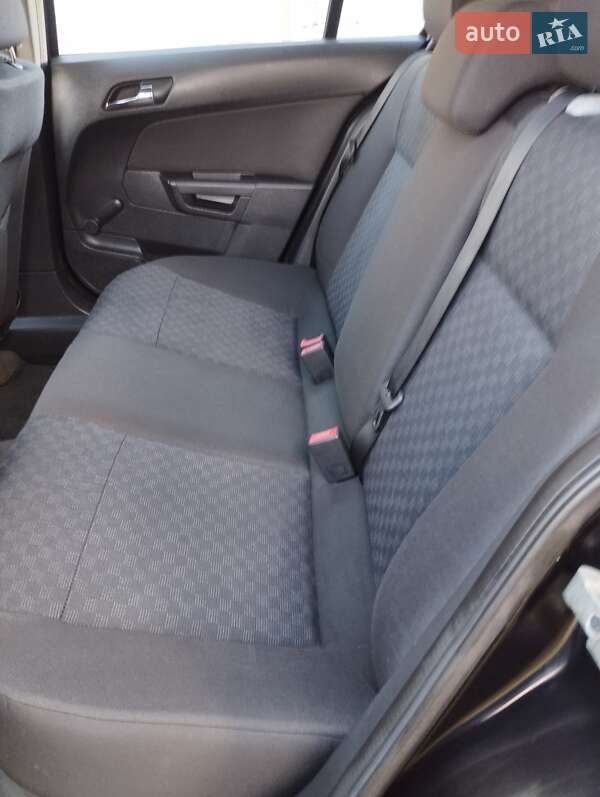 Хэтчбек Opel Astra 2004 в Житомире