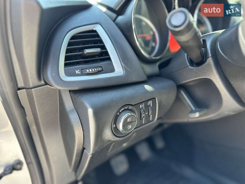 Универсал Opel Astra 2011 в Ровно