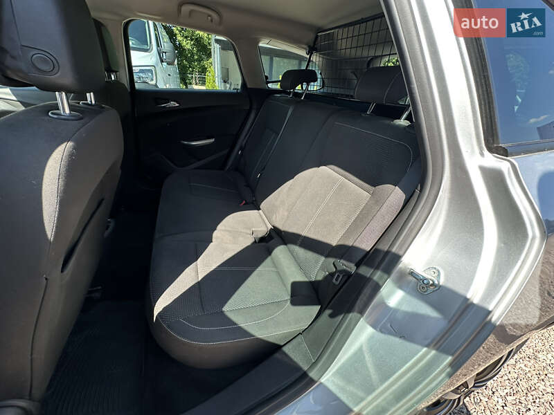 Универсал Opel Astra 2011 в Ровно