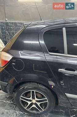 Хэтчбек Opel Astra 2006 в 