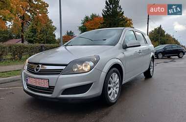 Универсал Opel Astra 2010 в Луцке