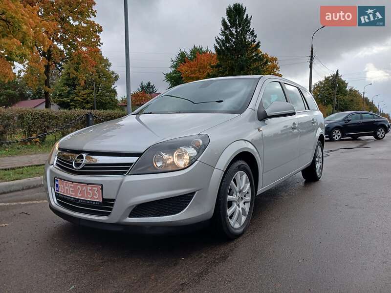 Универсал Opel Astra 2010 в 