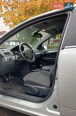 Универсал Opel Astra 2010 в 