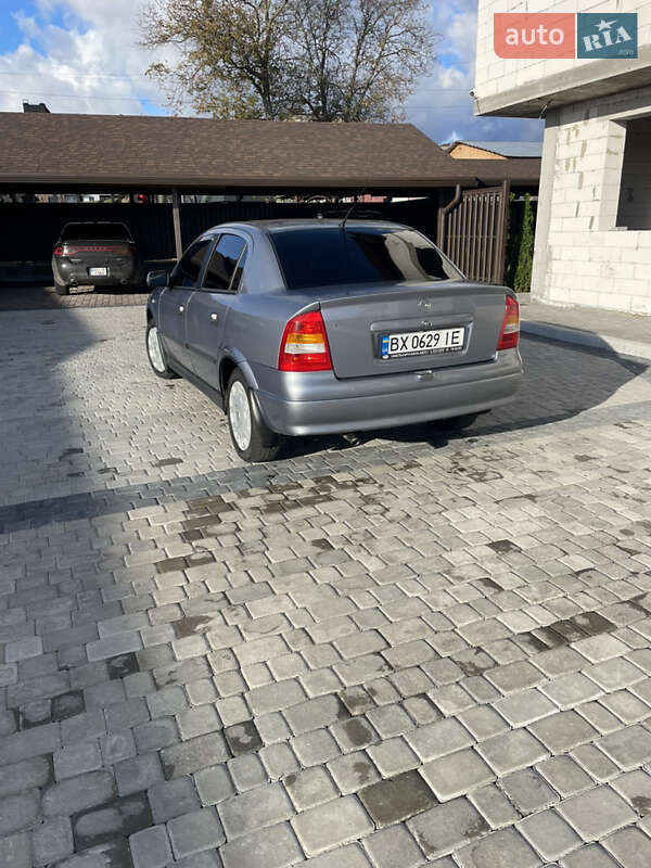 Седан Opel Astra 2007 в Староконстантинове
