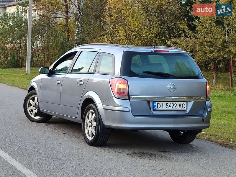 Универсал Opel Astra 2005 в Старом Самборе