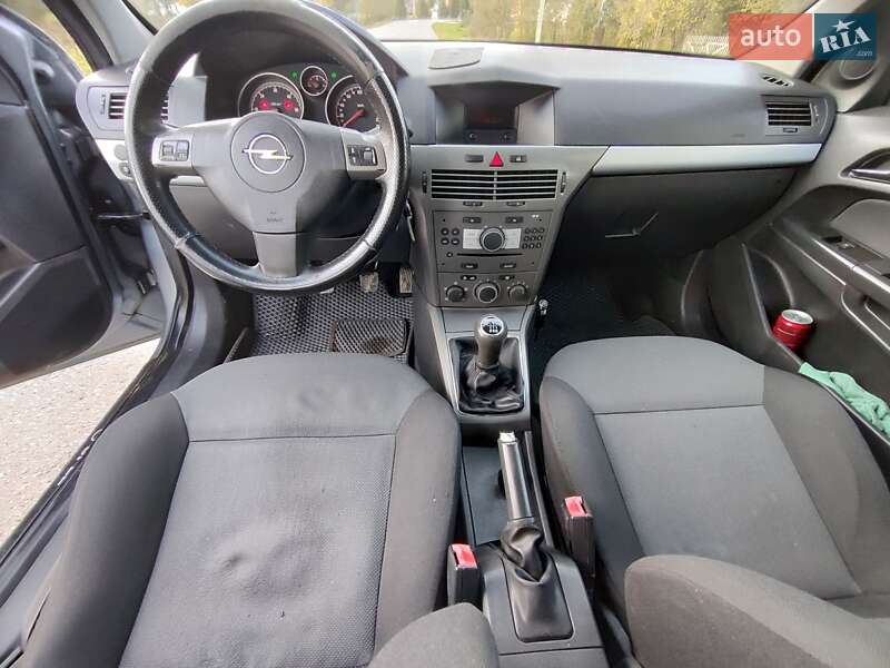 Универсал Opel Astra 2005 в Старом Самборе