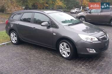 Универсал Opel Astra 2011 в 