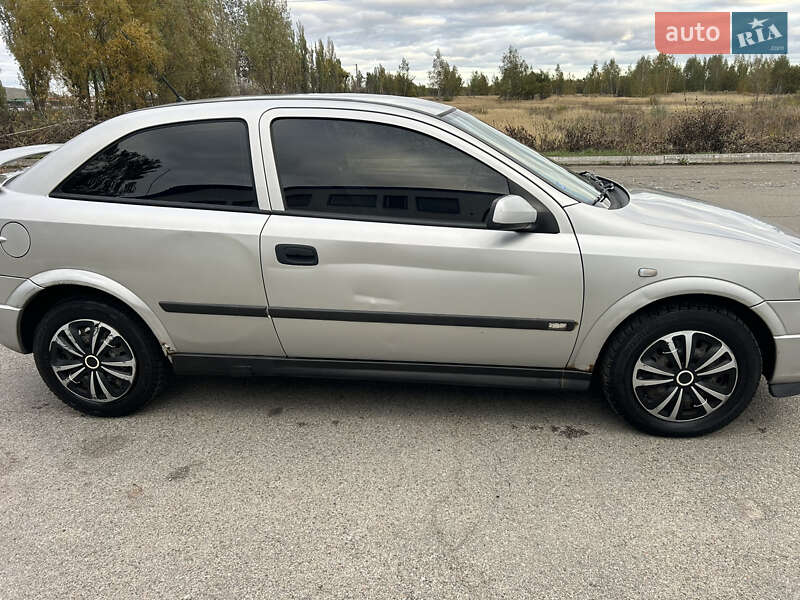 Хэтчбек Opel Astra 2000 в Немишаево