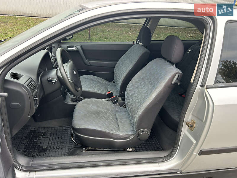 Хэтчбек Opel Astra 2000 в Немишаево